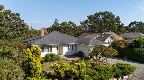 1697 Yale St, Victoria, BC, V8R5N5 | Card Image