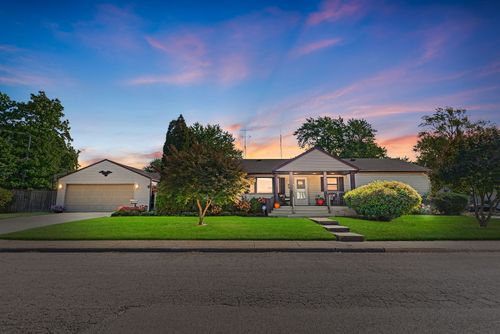 700 N 8th Ave, Kankakee, IL, 60901-2214 | Card Image