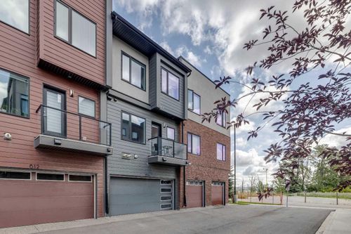 614 Greenbriar Common Nw, Calgary, AB, T3B6J2 | Card Image