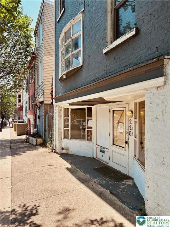 226 N 7 Th St, Home with 3 bedrooms, 1 bathrooms and null parking in Allentown PA | Image 5