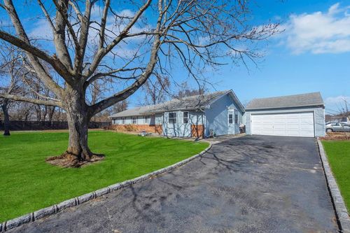 3 Maywood Ln, Coram, NY, 11727-2108 | Card Image