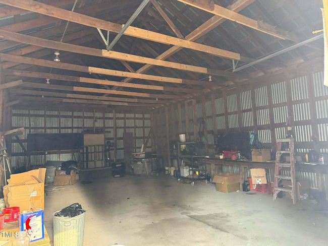 barn interior | Image 4