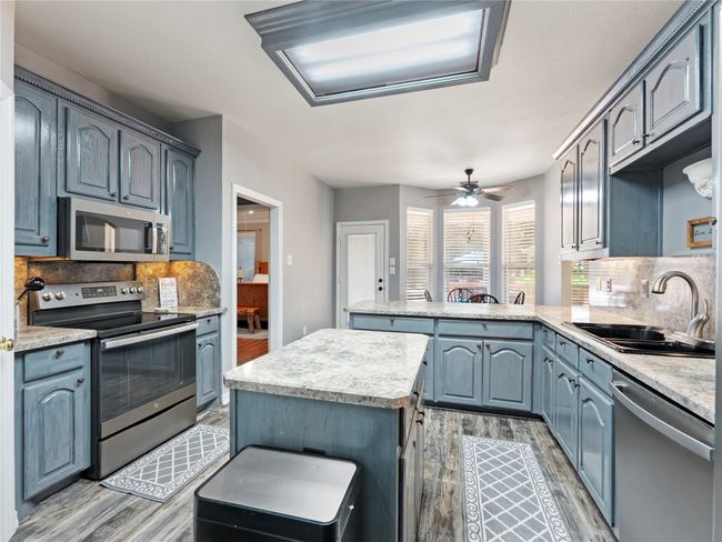 4710 Ashley Cir, House other with 4 bedrooms, 2 bathrooms and null parking in Midlothian TX | Image 11