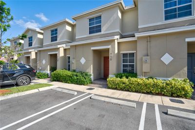 485 Ne 5th Ter, Townhouse with 3 bedrooms, 3 bathrooms and null parking in Florida City FL | Image 2