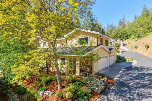 210 Oak Knl, Jacksonville, OR, 97530-9265 | Card Image