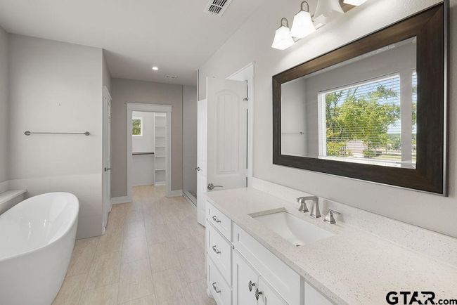 12090 Hackberry Holw, House other with 4 bedrooms, 2 bathrooms and null parking in Tyler TX | Image 13
