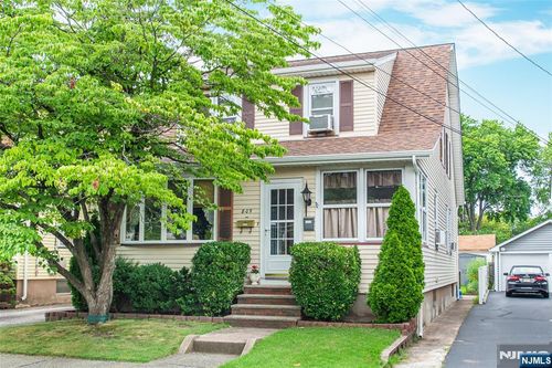 8-07 Fern St, Fair Lawn, NJ, 07410-1507 | Card Image