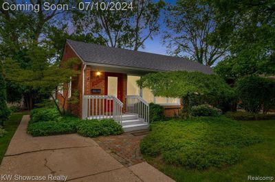 2350 Derby Road, Home with 4 bedrooms, 1 bathrooms and null parking in Birmingham MI | Image 1