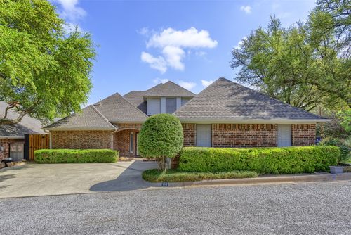68 Legend Rd, Benbrook, TX, 76132-1036 | Card Image