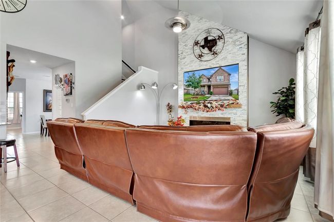 Living Room | Image 12