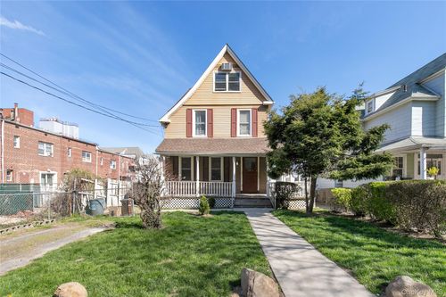 146-11 35th Ave, Flushing, NY, 11354-3736 | Card Image