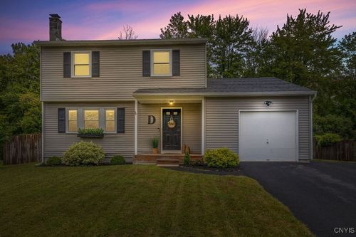 4237 Inverrary Dr, Liverpool, NY, 13090-1611 | Card Image