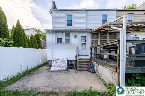 335 Mulberry St, CATASAUQUA, PA, 18032-1827 | Card Image