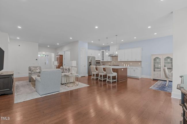 Counter Height Seating | Image 21