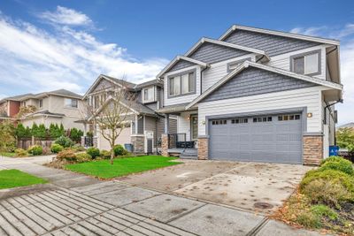 10553 248 St, House other with 5 bedrooms, 3 bathrooms and 4 parking in Maple Ridge BC | Image 2