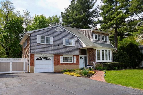26 Daniel Dr, Glen Cove, NY, 11542-1706 | Card Image