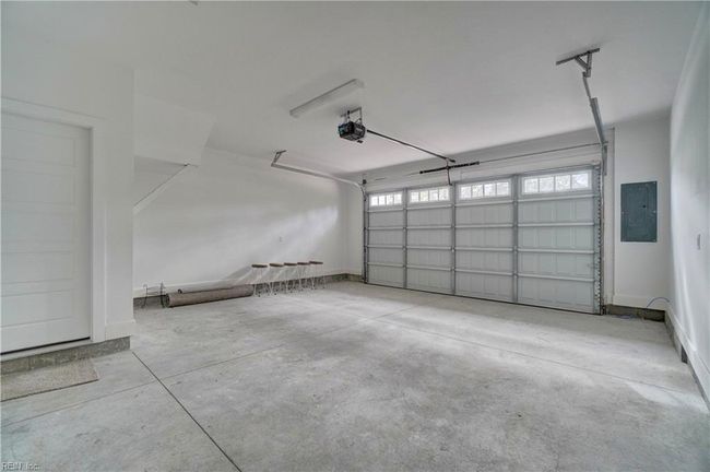 Huge two-car garage | Image 35