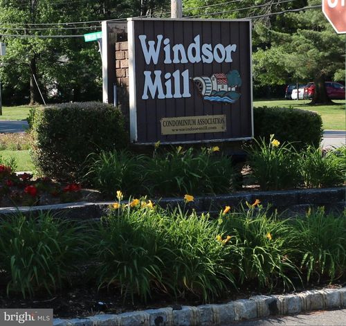 121 Woodmill Dr, East Windsor, NJ, 08512-2504 | Card Image