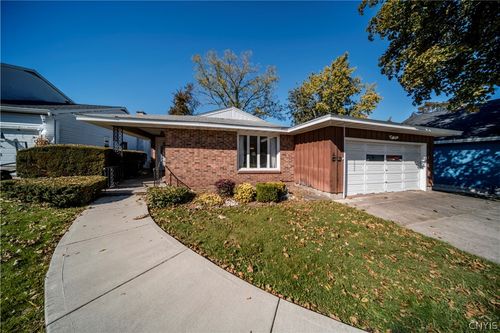 110 Bellshire Ln, Syracuse, NY, 13208-1754 | Card Image