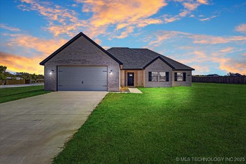 327 Wilson Pkwy, Durant, OK, 74701-3548 | Card Image