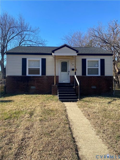 105 Gravatt Ave, Blackstone, VA, 23824-1207 | Card Image