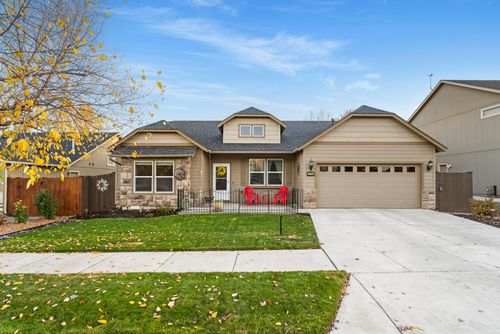 2344 Nw Glen Oak Avenue, Redmond, OR, 97756 | Card Image