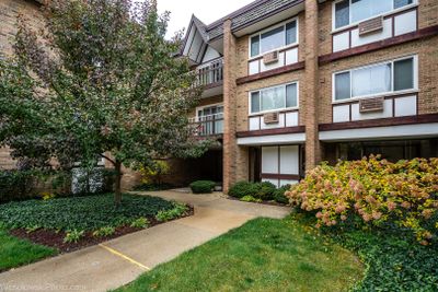 3G - 360 Claymoor Street, Condo with 2 bedrooms, 2 bathrooms and 1 parking in Hinsdale IL | Image 1