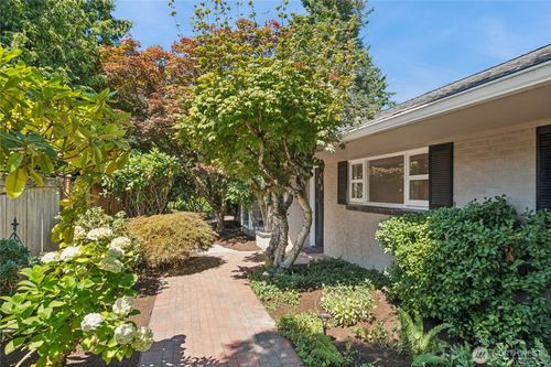 804 84th Ave Ne, Medina, WA, 98039-4819 | Card Image
