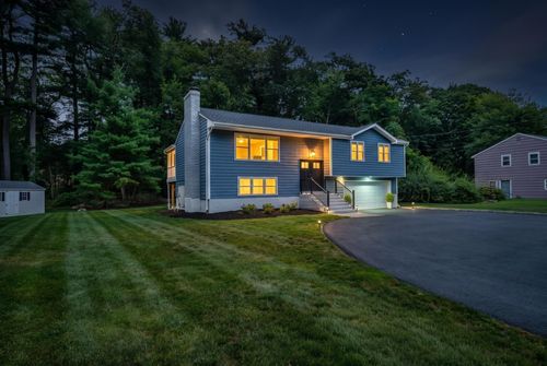 8 Willowdale Dr, Lynnfield, MA, 01940-2332 | Card Image