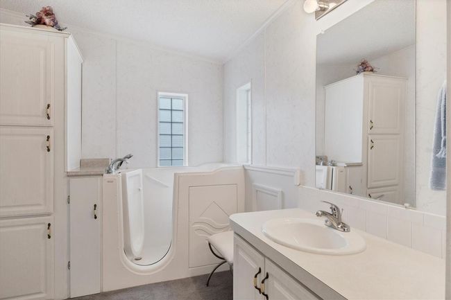 Primary Bathroom | Image 18