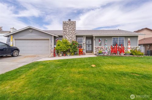 327 N Grape Drive, Moses Lake, WA, 98837 | Card Image