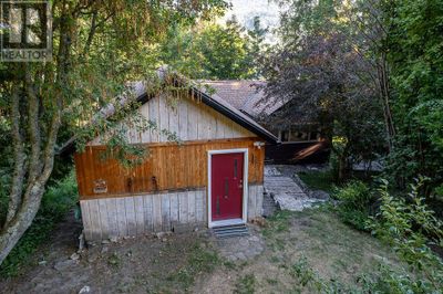 4156 Highway 3 A Highway, House other with 3 bedrooms, 2 bathrooms and 6 parking in Central Kootenay Rd Rural BC | Image 2