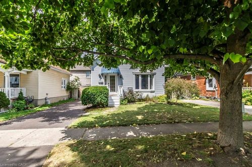 56 John St W, Waterloo, ON, N2L1B4 | Card Image