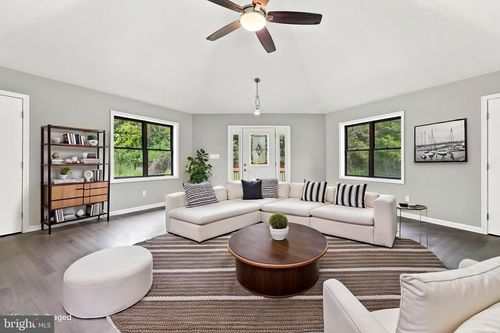 8265 Opal Rd, WARRENTON, VA, 20186-8690 | Card Image