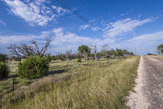68 Rolling Oaks Dr, House other with 3 bedrooms, 2 bathrooms and 2 parking in Harper TX | Image 25