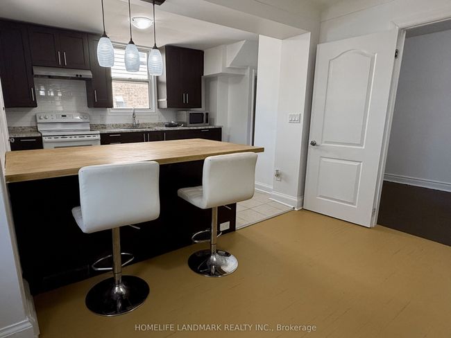 17 Arkell St, House other with 7 bedrooms, 2 bathrooms and 2 parking in Hamilton ON | Image 4