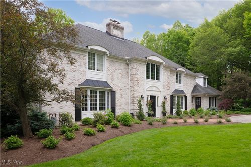 982 Chestnut Run, Gates Mills, OH, 44040-9761 | Card Image