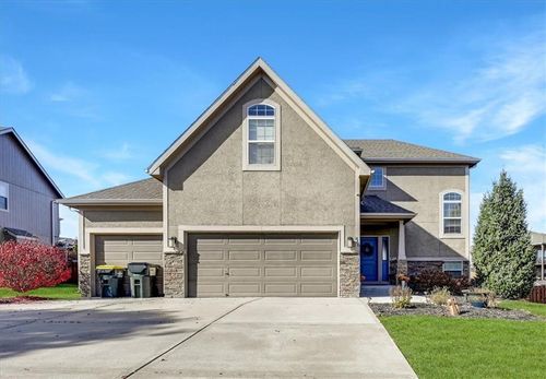 866 Clearview Dr, Lansing, KS, 66043-5205 | Card Image