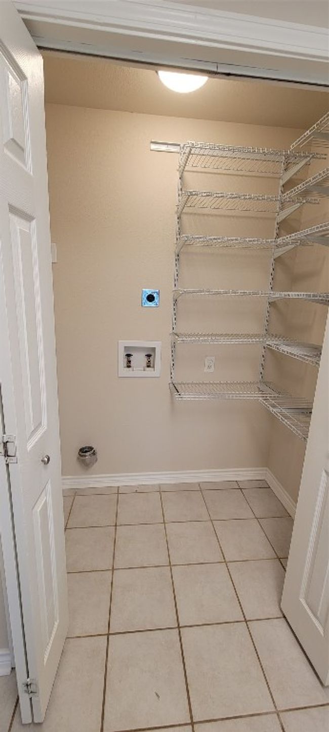 195 Cardinal Dr, House other with 3 bedrooms, 2 bathrooms and 6 parking in Paige TX | Image 8