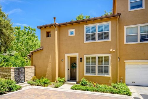 27063 Fairway Ln, Valencia, CA, 91381 | Card Image