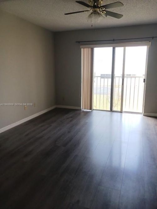 unit-23-9905 Westwood Dr, Tamarac, FL, 33321-1832 | Card Image