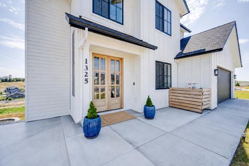 1325 Sw Panorama Dr, Pullman, WA, 99163-7302 | Card Image