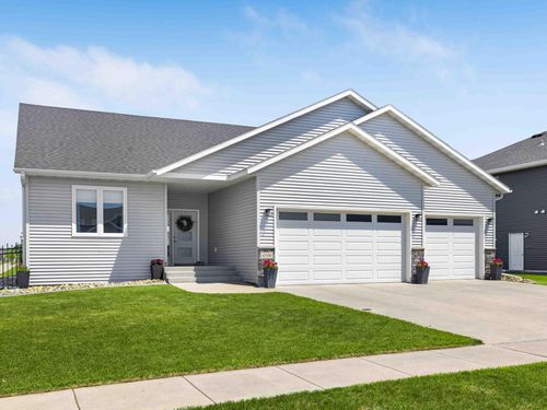 4500 Blue Stem Way, Moorhead, MN, 56560-7079 | Card Image