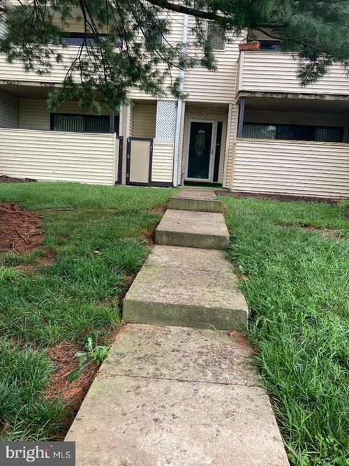 118718-8718 Village Sq, ALEXANDRIA, VA, 22309-1655 | Card Image
