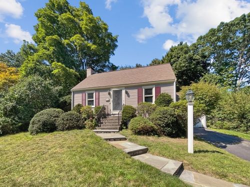 312 Linden St, Wellesley, MA, 02481-4944 | Card Image