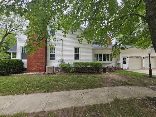 300 Brady St, Chesaning, MI, 48616-1106 | Card Image