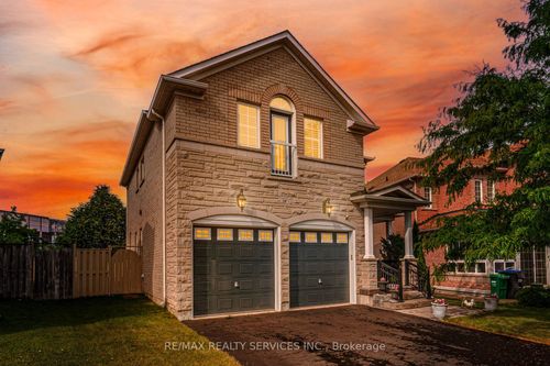 28 Showboat Cres, Brampton, ON, L6V4R5 | Card Image