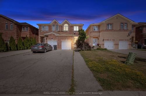315 Comiskey Cres, Mississauga, ON, L5W0C5 | Card Image