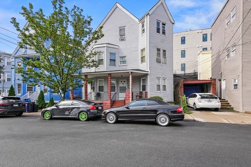 7 Gladstone St, Everett, MA, 02149-3409 | Card Image