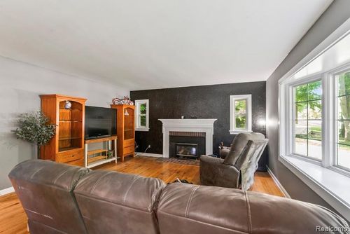 580 N Almont Ave, Imlay City, MI, 48444-1001 | Card Image